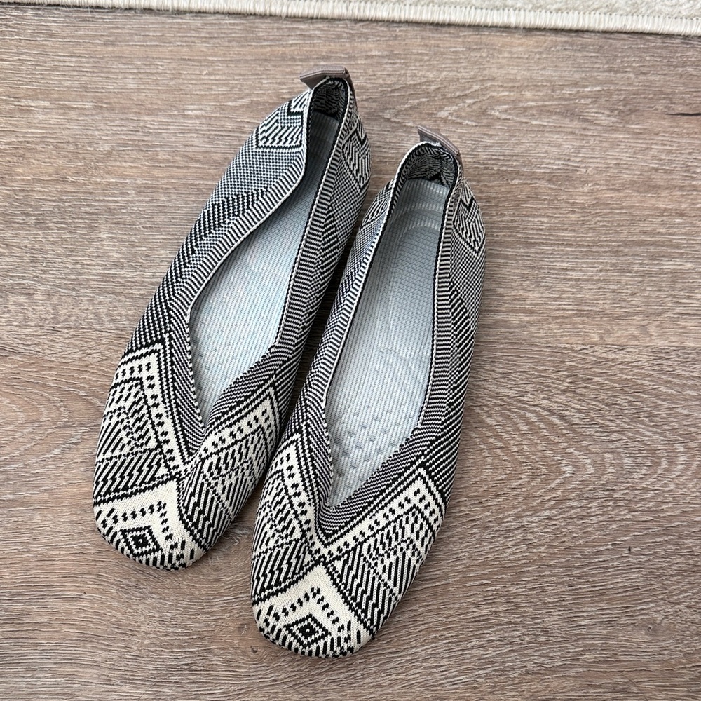 Elegant Black and White Women's Flats